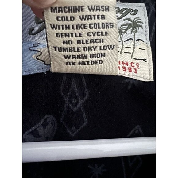 Big Dogs Black Hawaiian Button Up Camp Shirt Medium Cocktails Pocket Tropical - Picture 6 of 6